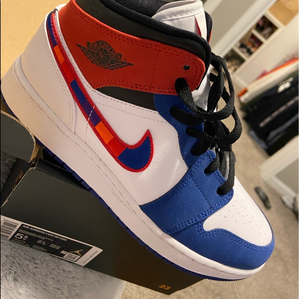 Jordan 1 mids